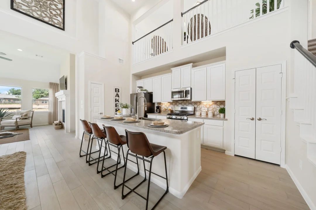Kitchen with center island