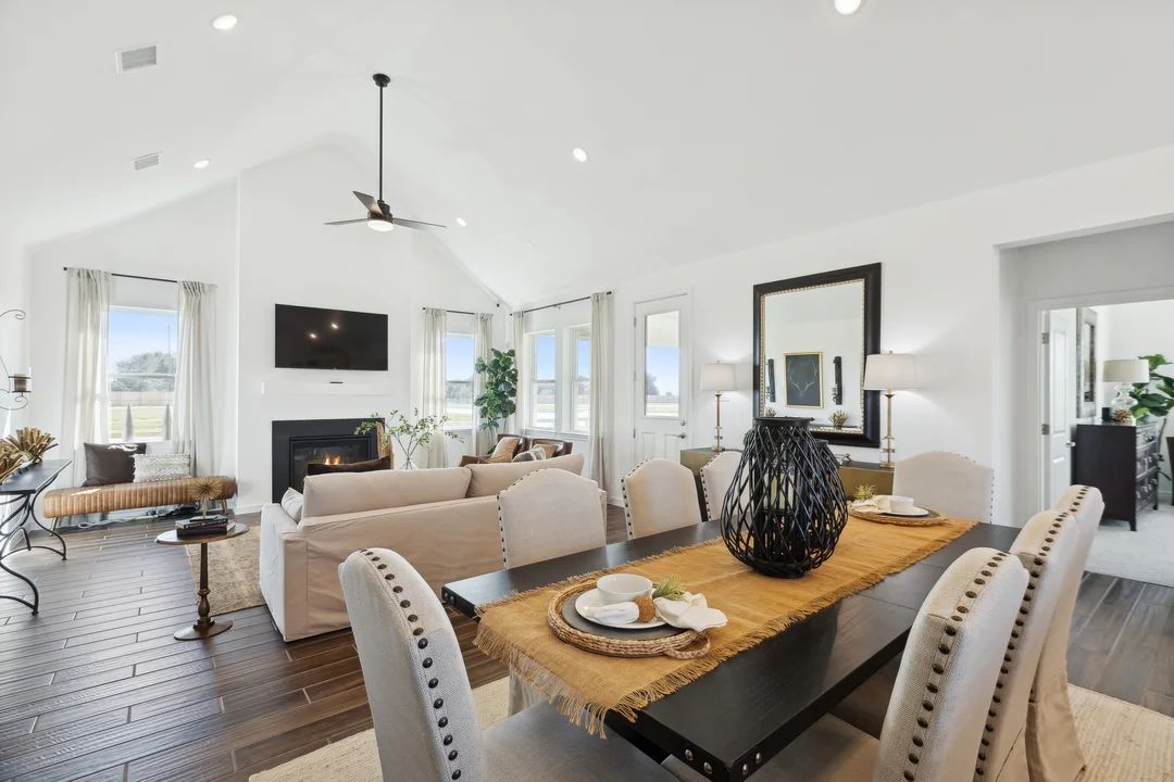 Vaulted ceilings in dining area and great room