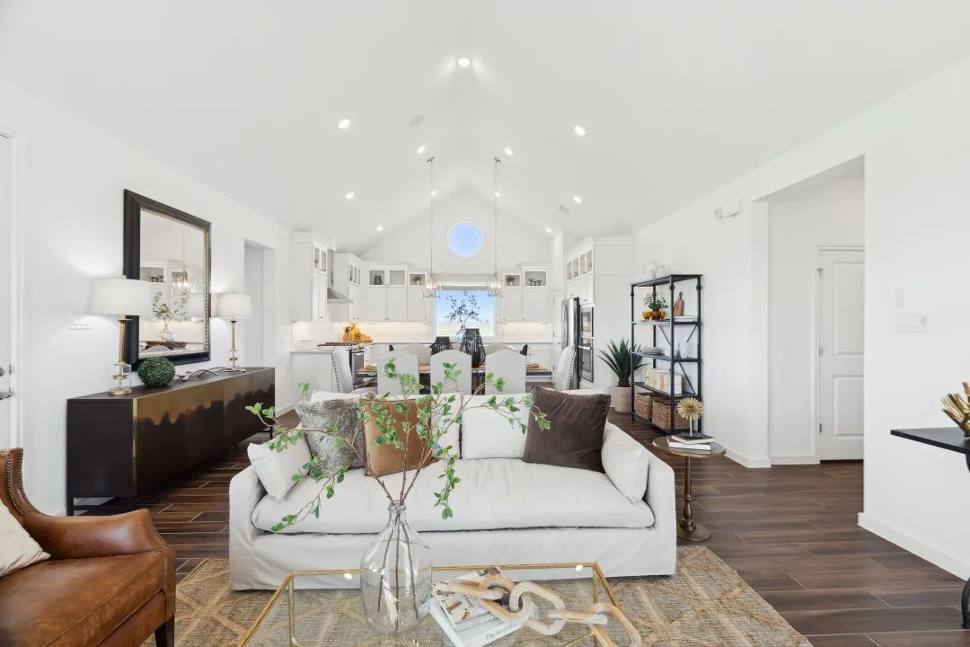Great room with vaulted ceiling
