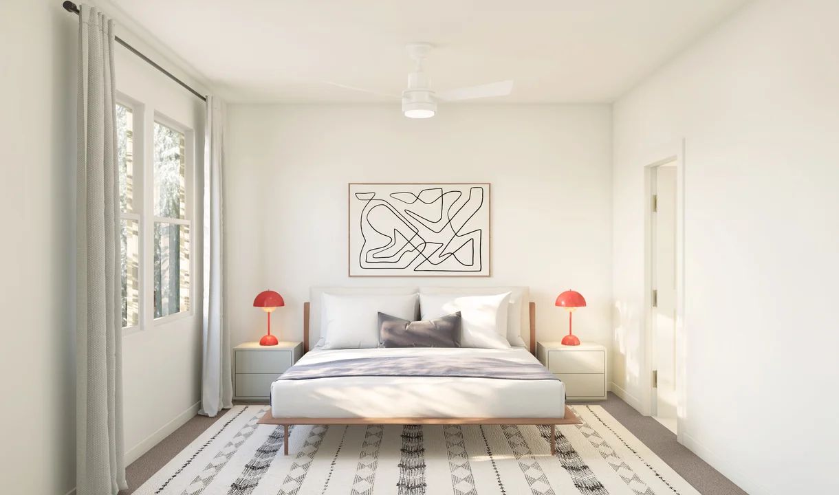 Primary suite with ceiling fan