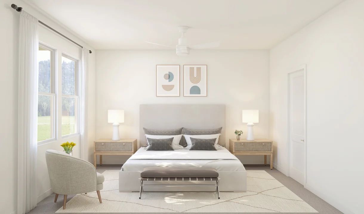 Primary suite with ceiling fan