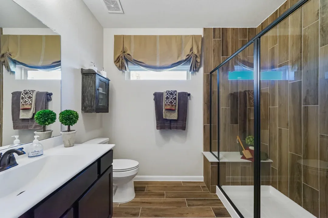 Extra Suite Plus Bath with shower