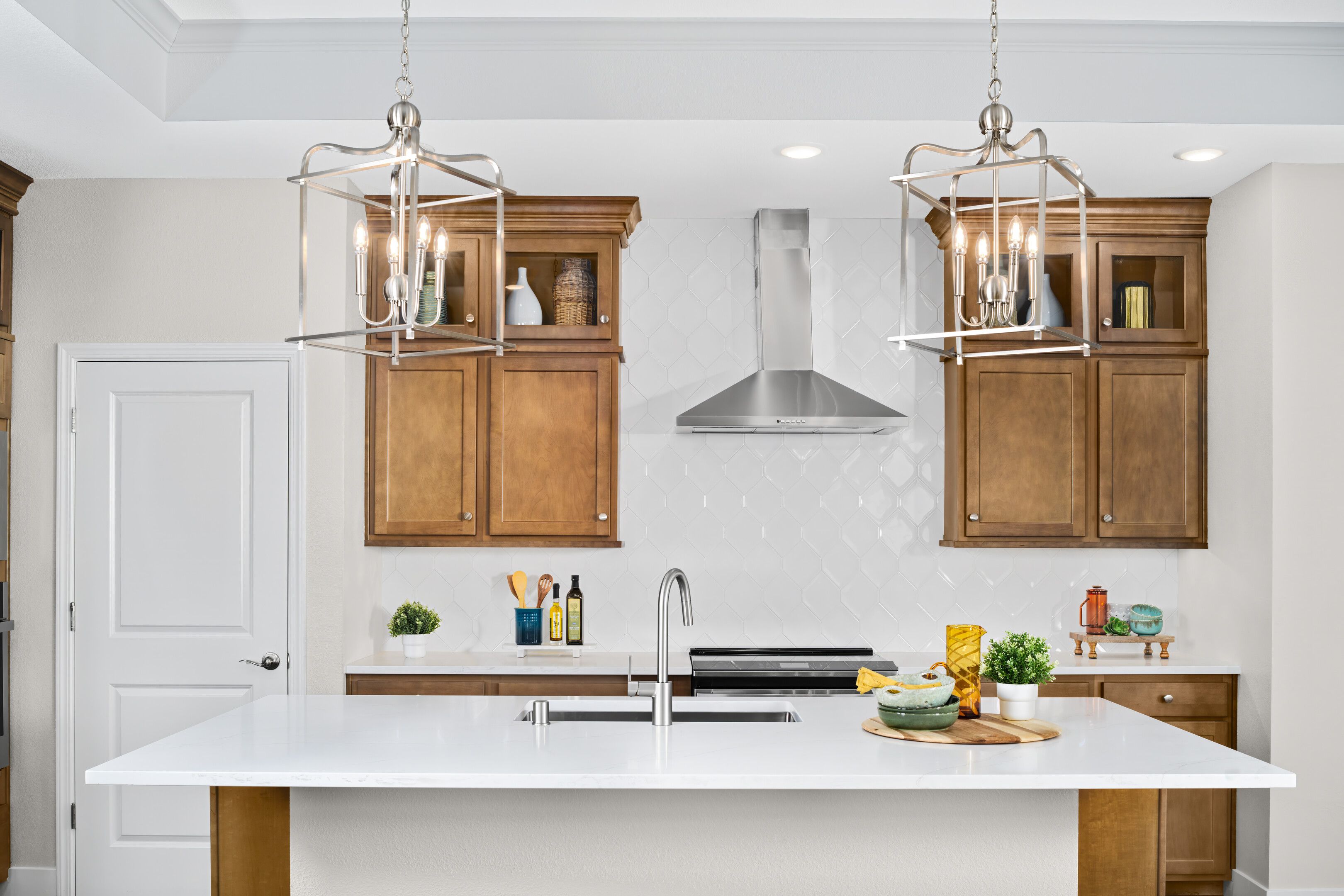 Kitchen with full height backsplash