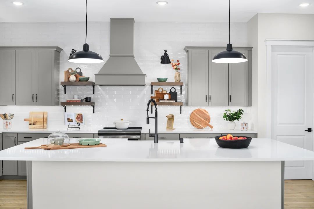 Kitchen with full-height backsplash