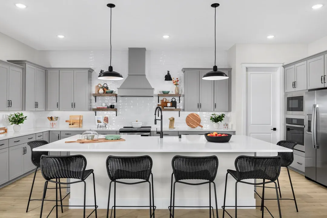 Spacious island and pendant lighting