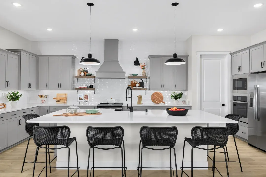Spacious island and pendant lighting