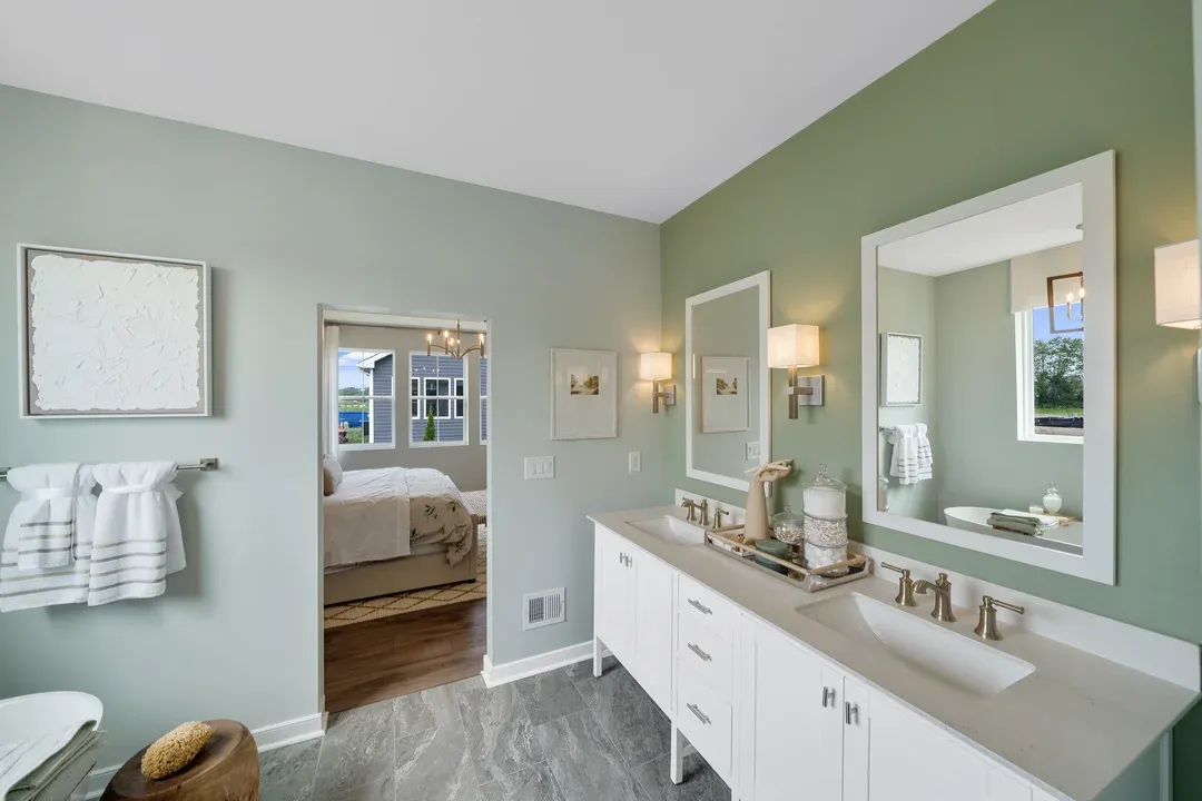 Primary bath with dual sinks