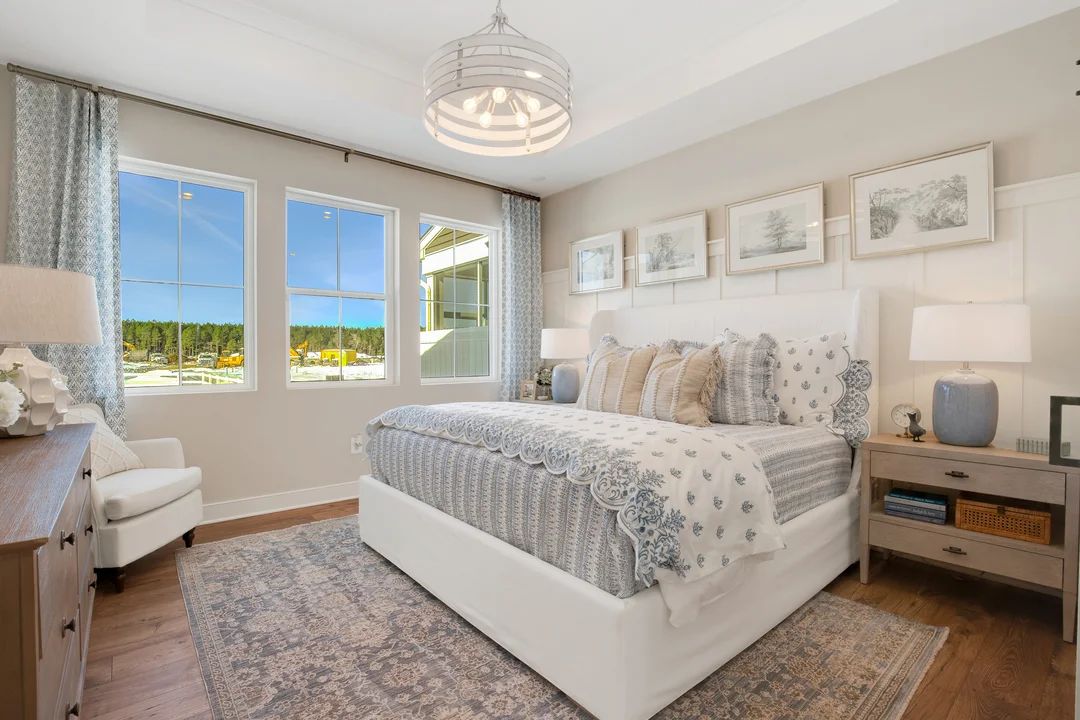 Primary suite with crown moulding