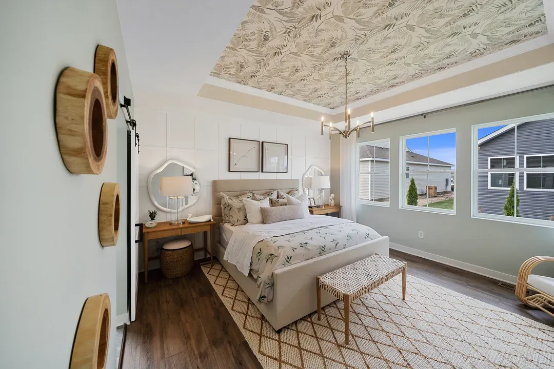 Primary suite with crown moulding