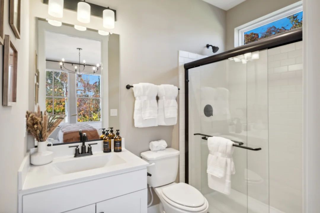 Extra Suite Bath