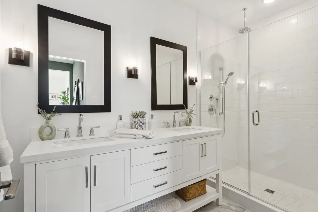 Primary bath featuring freestanding vanity with dual sinks