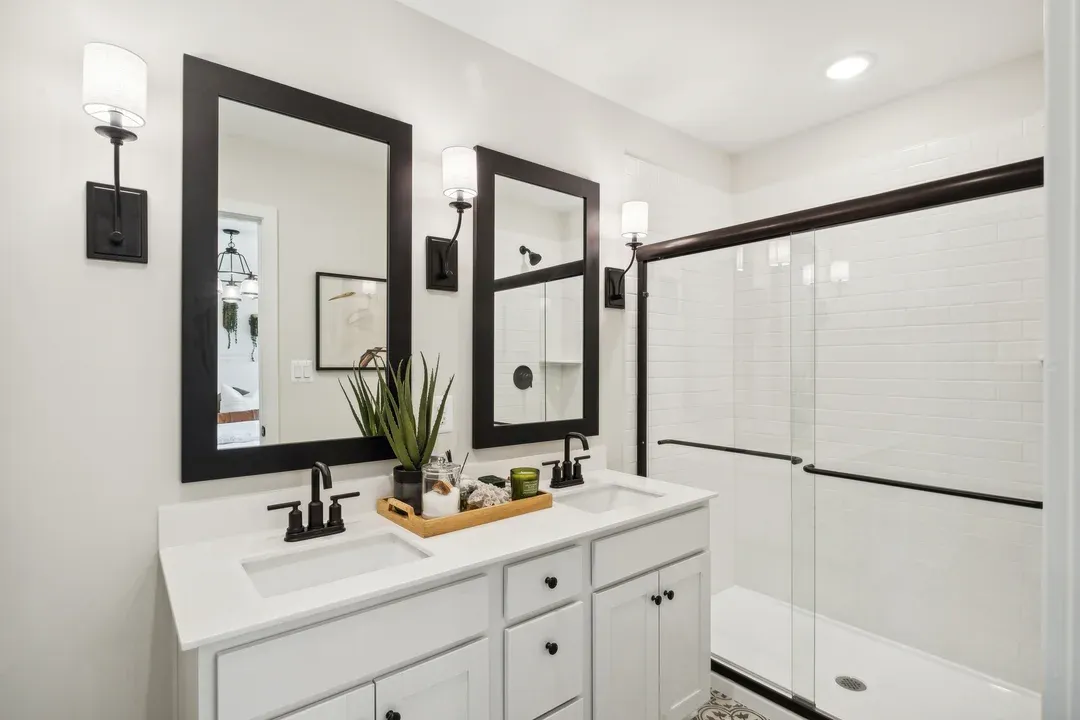 Primary bath with dual sinks