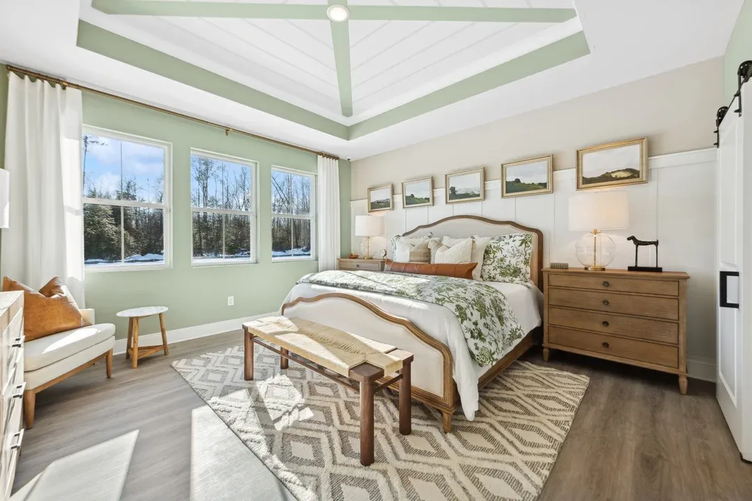 Primary suite with crown moulding