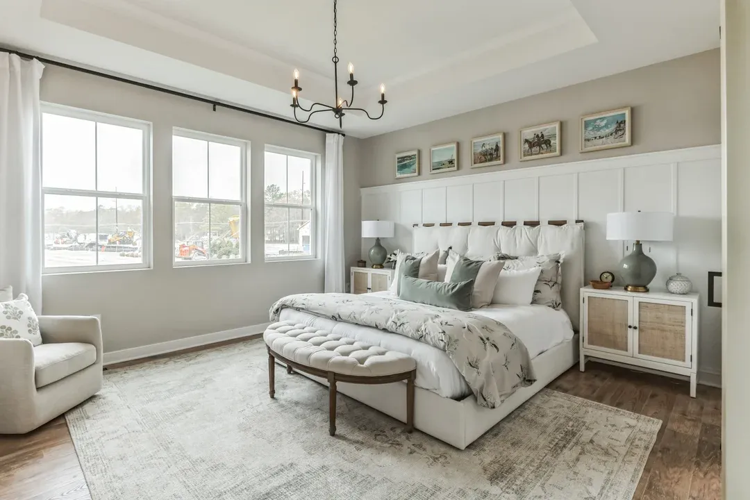 Primary suite with crown moulding