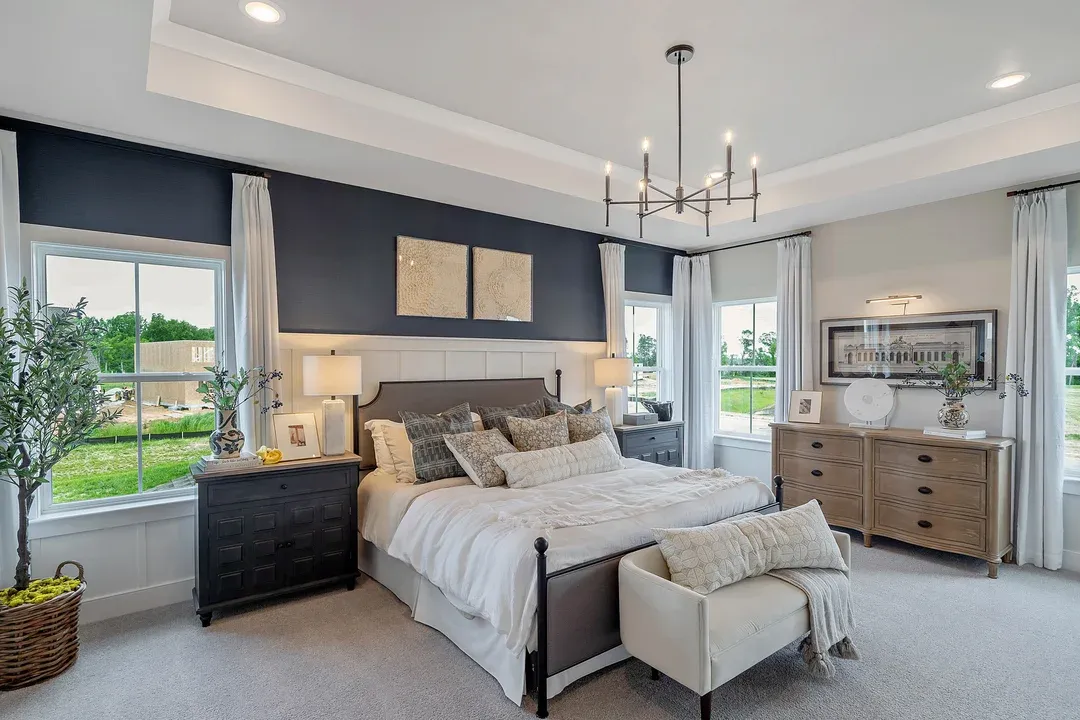 Primary suite with crown moulding