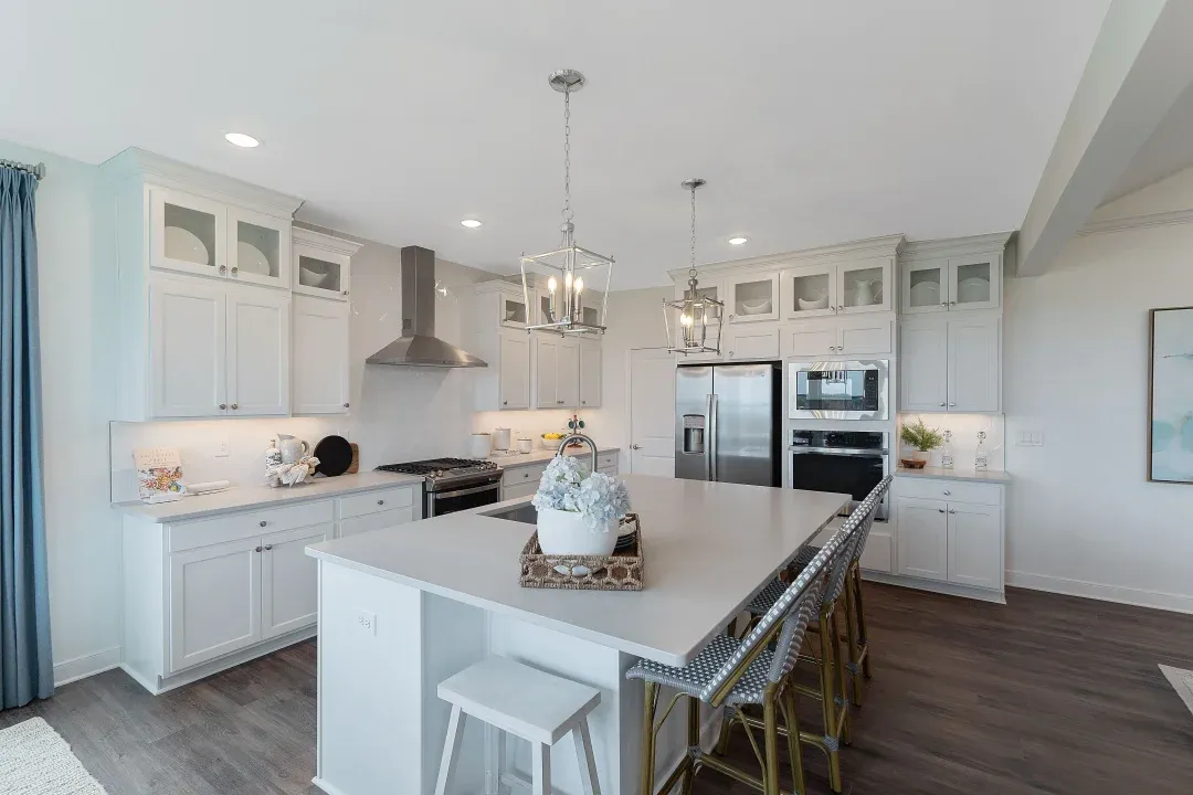 Kitchen with quartz island & countertops