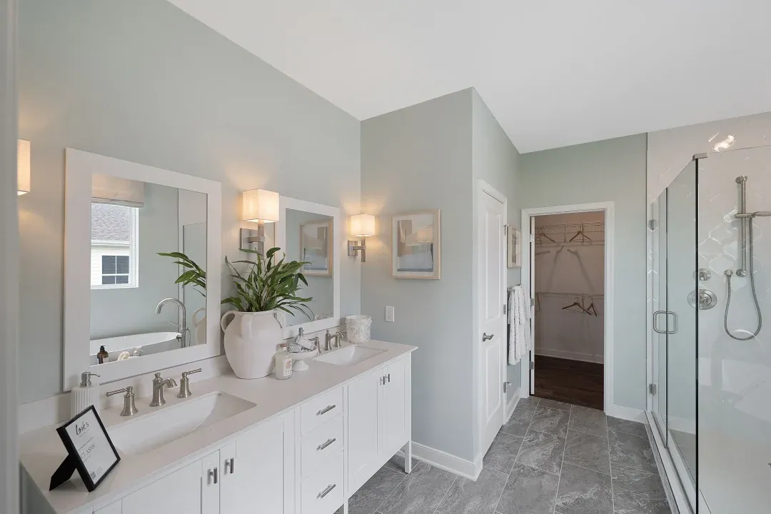 Primary bath with dual sinks