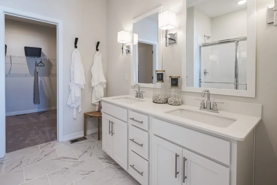 Primary bath with dual sinks