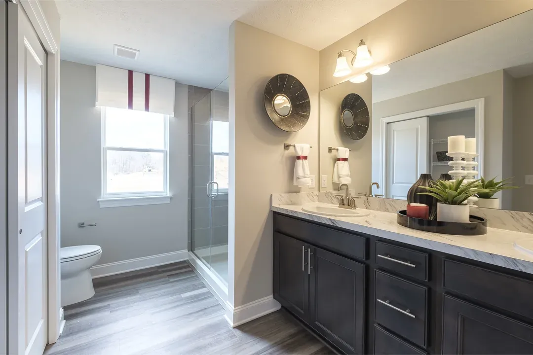 Primary bath with dual sinks