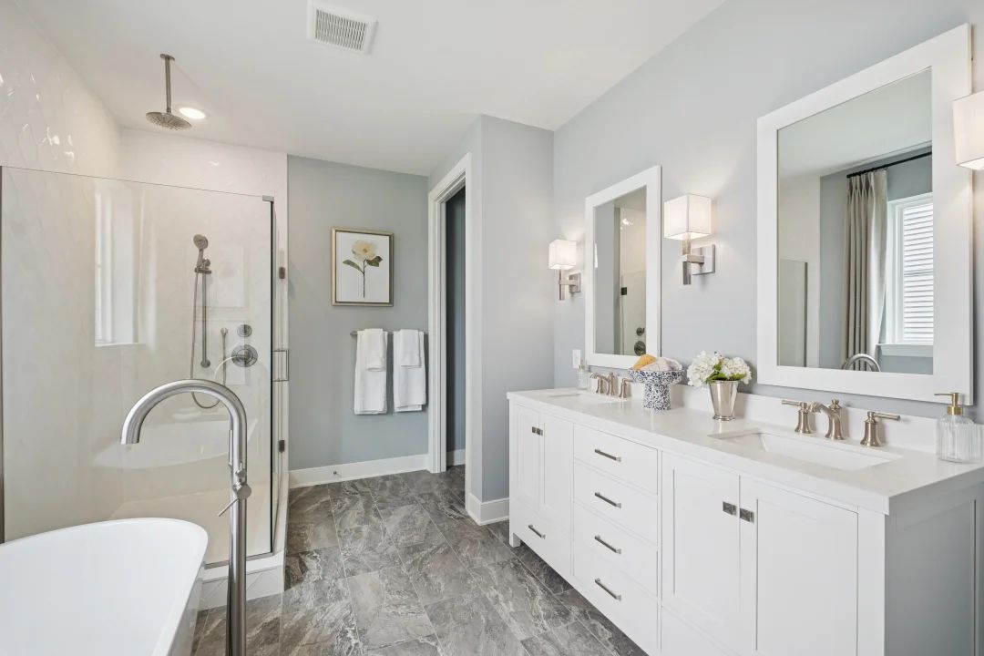 Primary bath with dual sinks