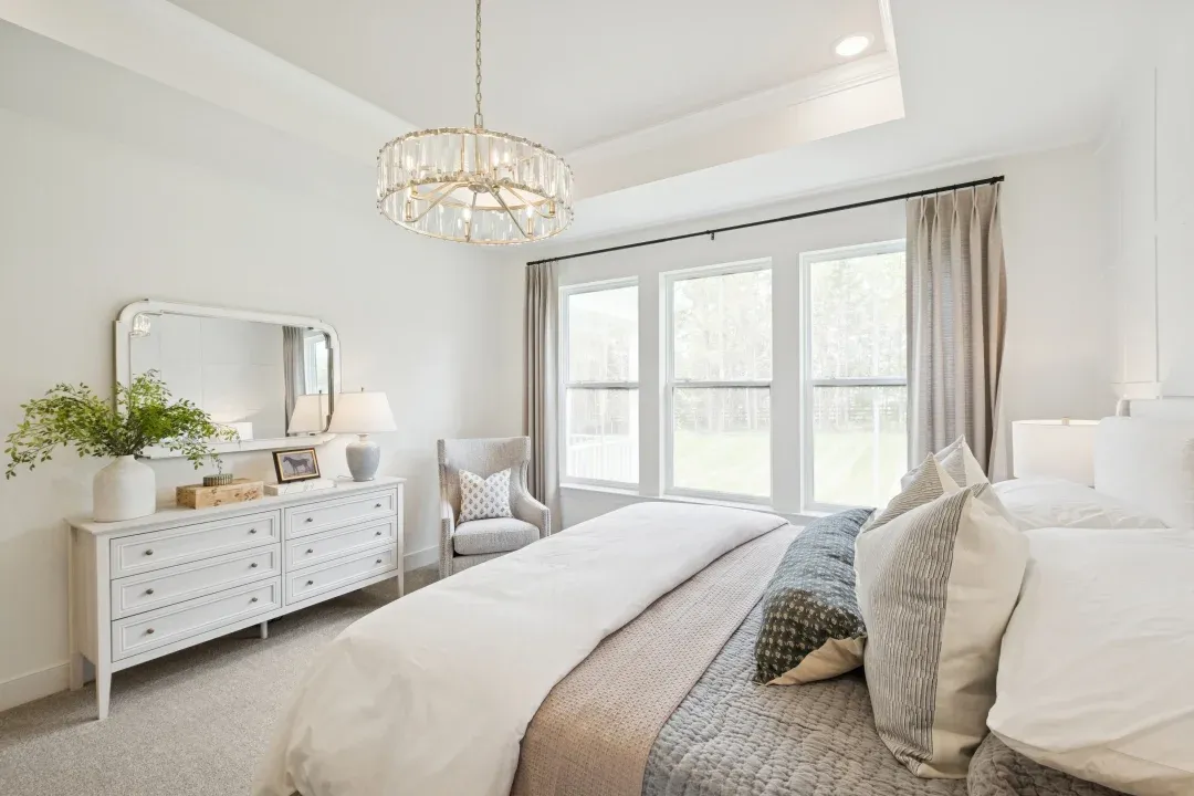 Primary suite with ceiling moulding
