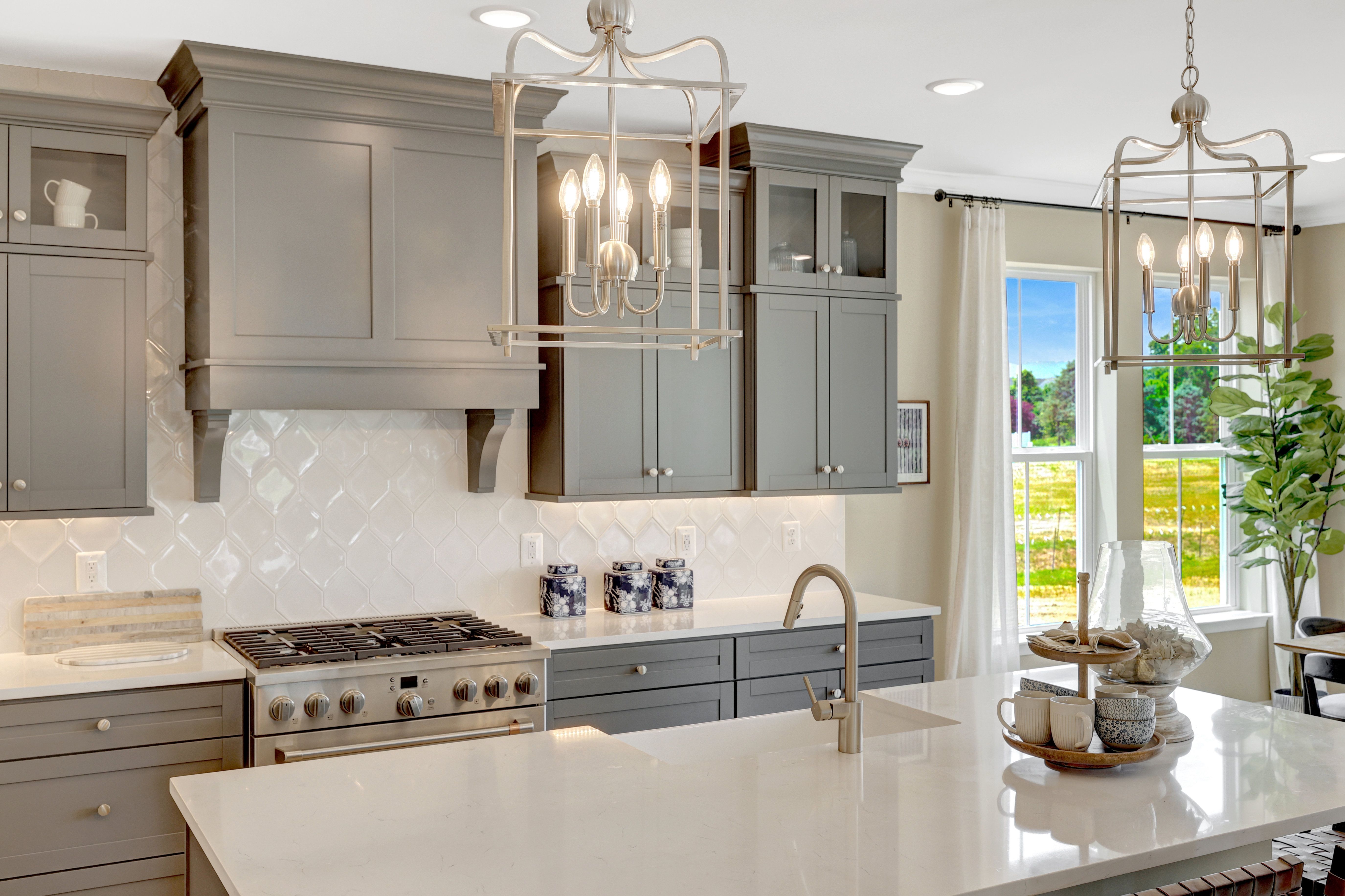 Kitchen with ceramic tile backsplash