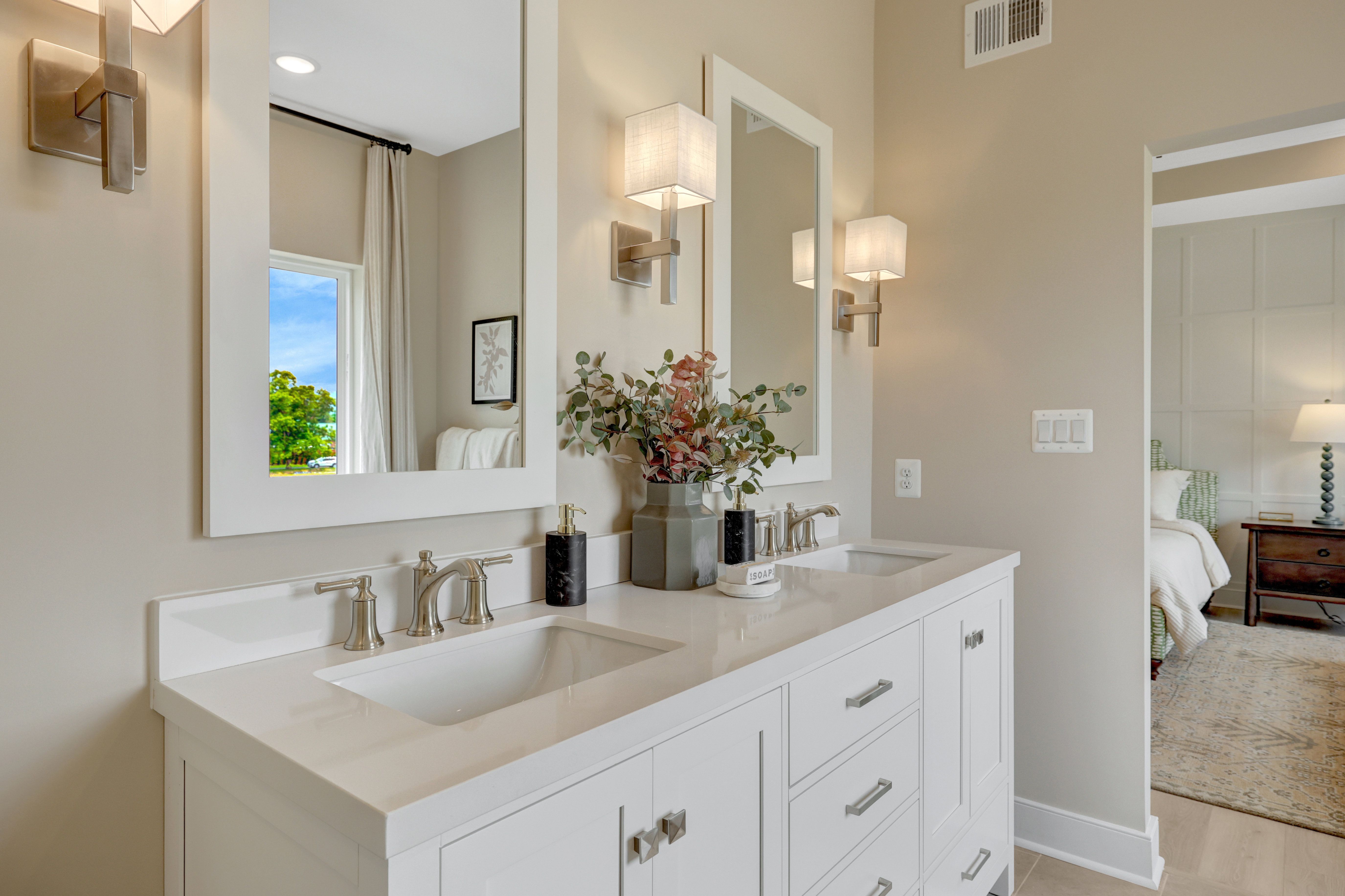 Primary bath with dual sinks