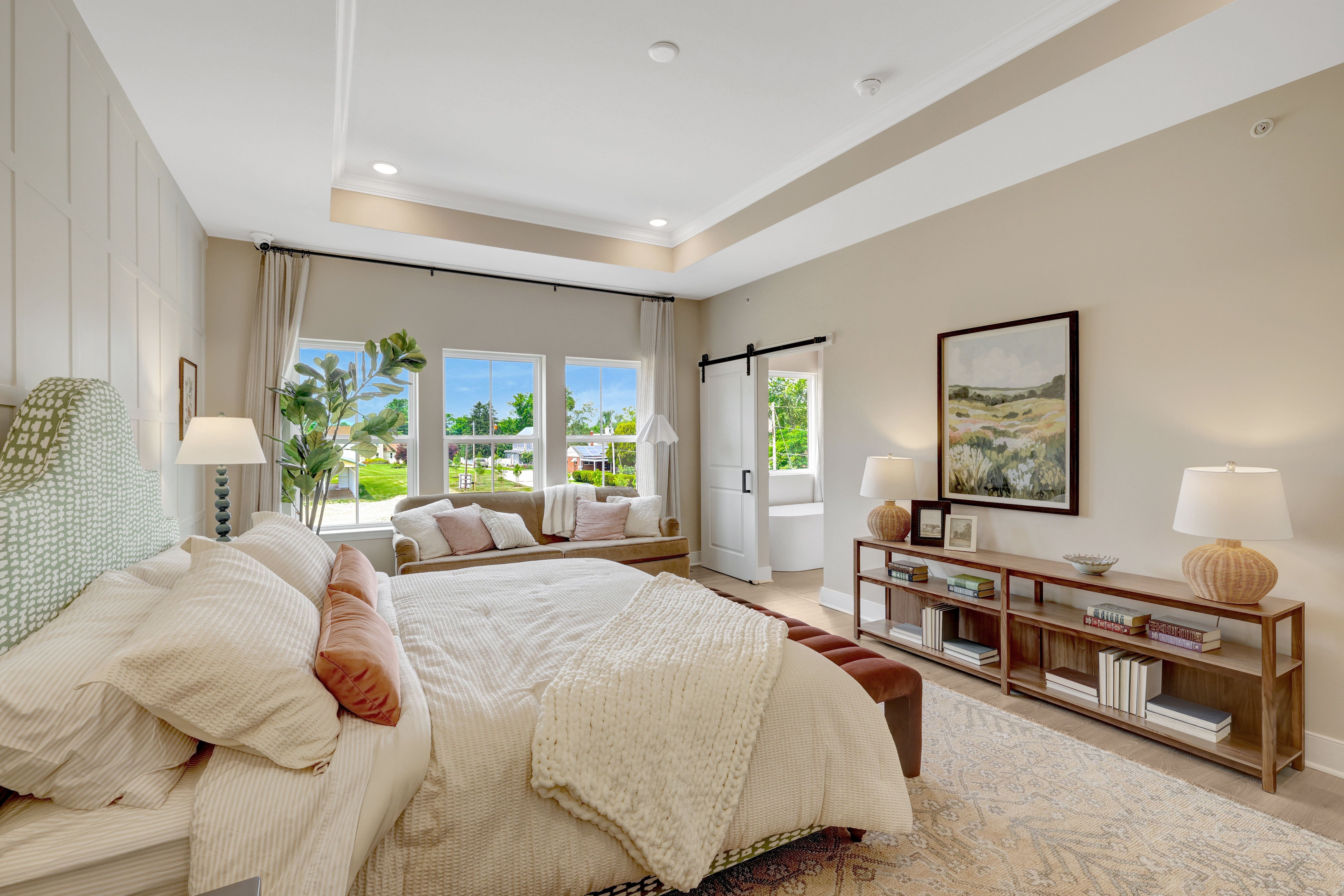 Primary suite with ceiling moulding