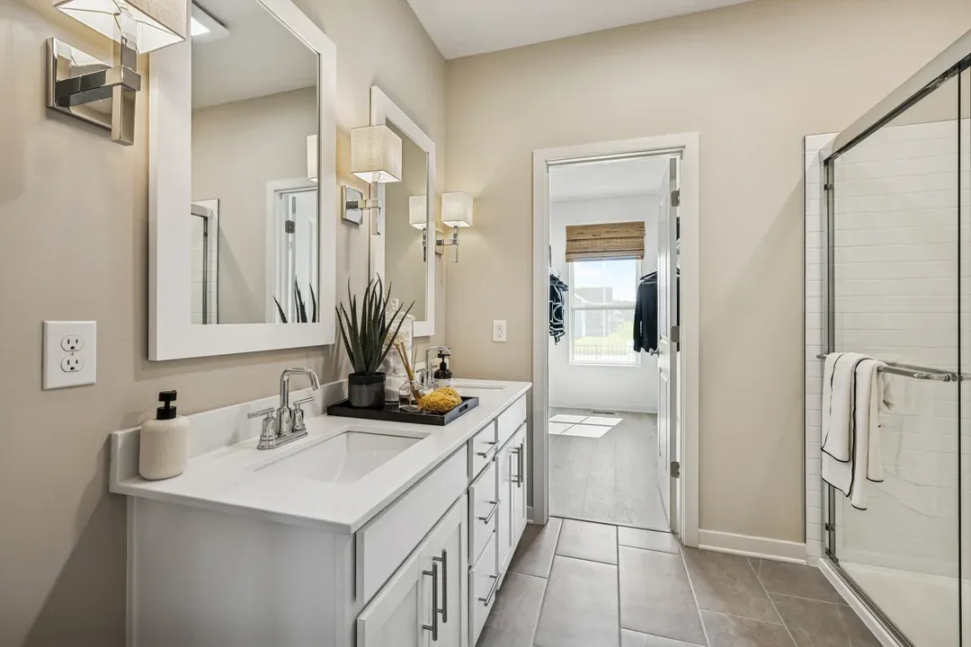 Primary bath with dual sinks