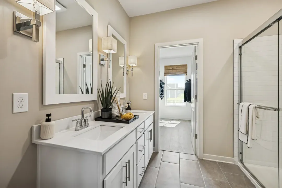 Primary bath with dual sinks