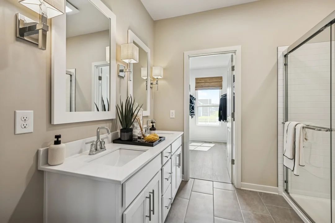 Primary bath with dual sinks