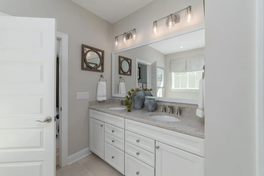 Owner's spa bath with dual sinks