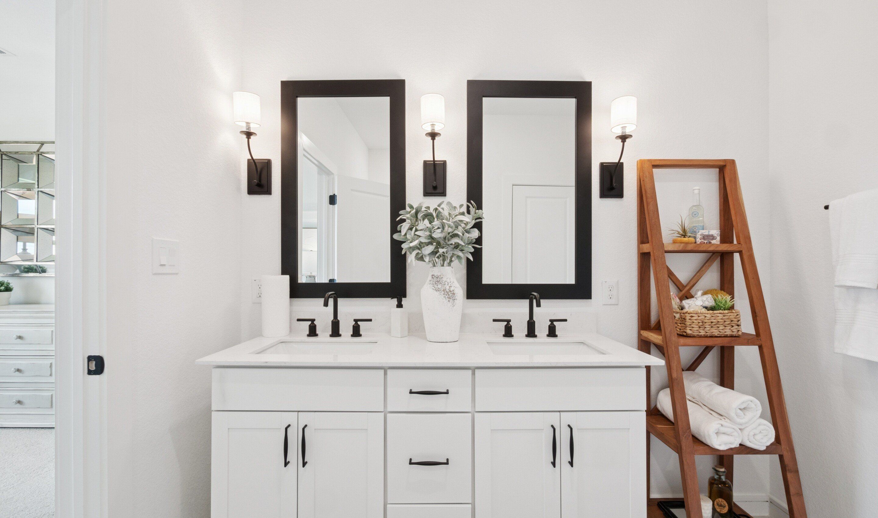 Primary bath with dual sinks