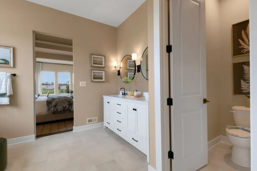 Primary bath with dual sinks