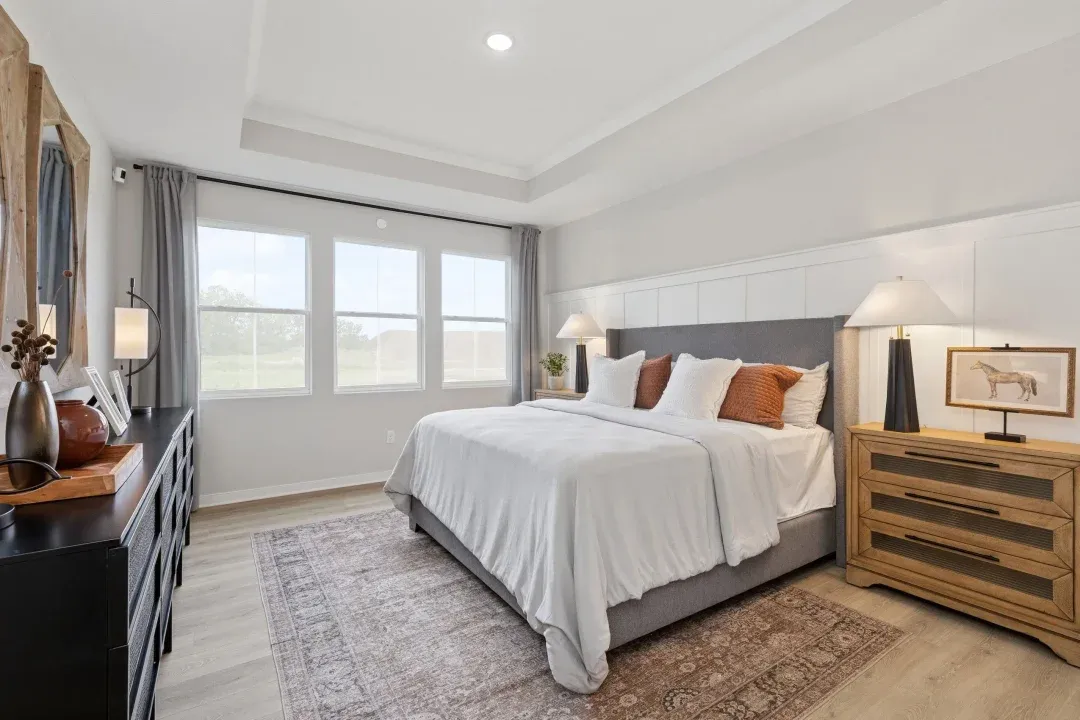 Primary suite with ceiling moulding