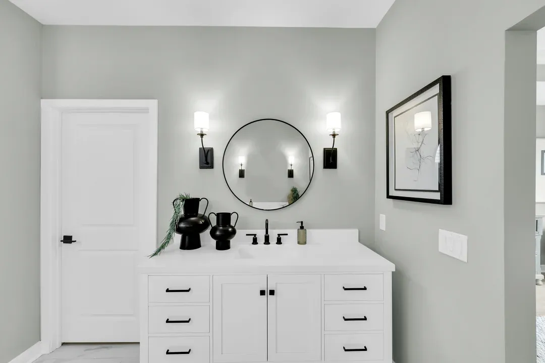 Primary bath with dual sinks