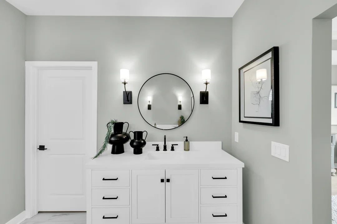 Primary bath with dual sinks