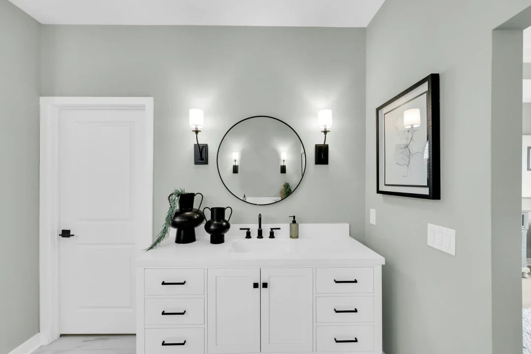 Primary bath with dual sinks