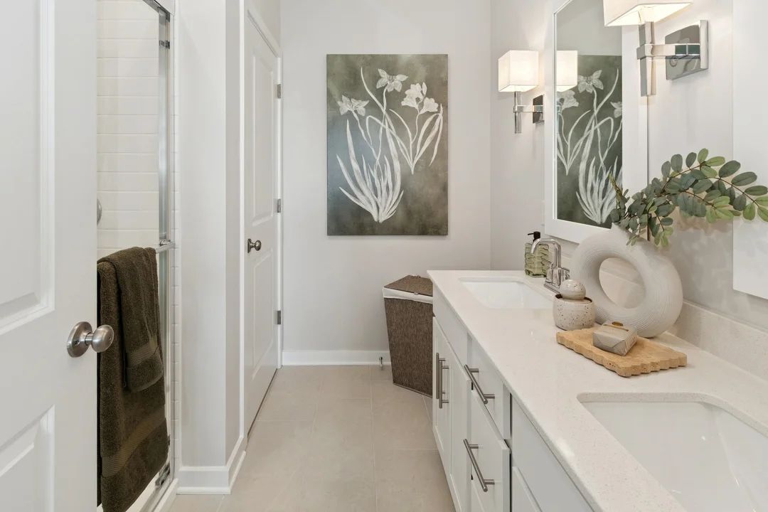 Primary bath with dual sinks