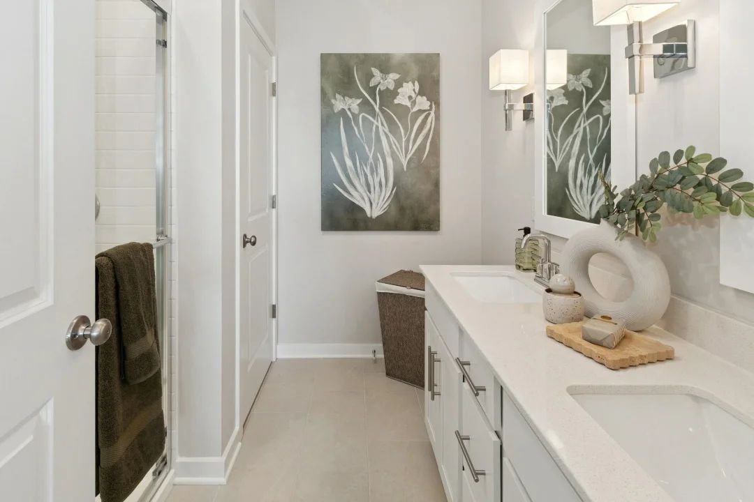 Primary bath with dual sinks