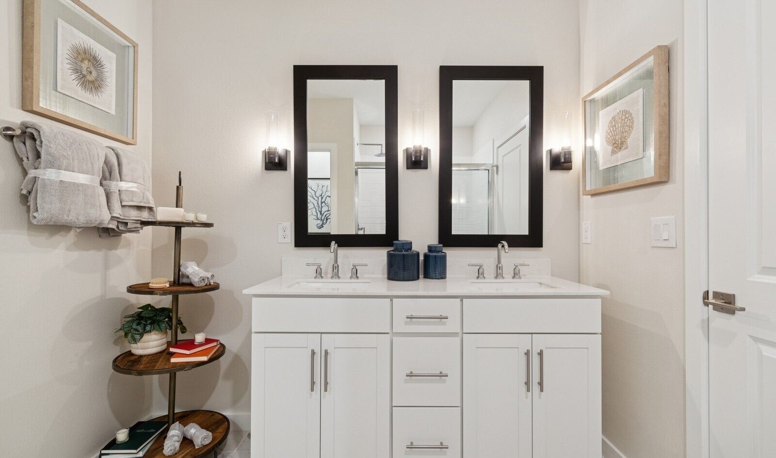 Primary bath with dual sinks