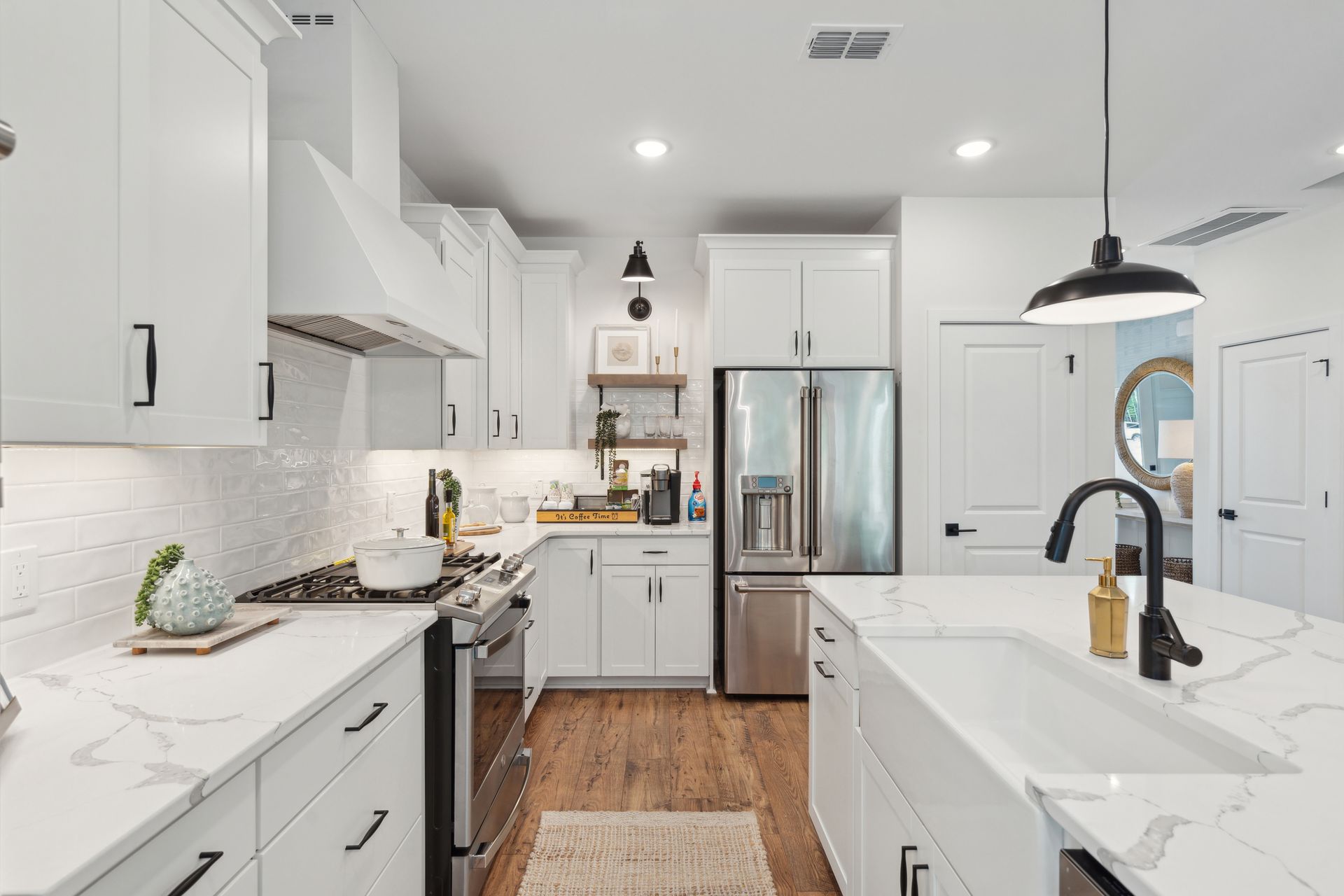 Kitchen with matte black finishes