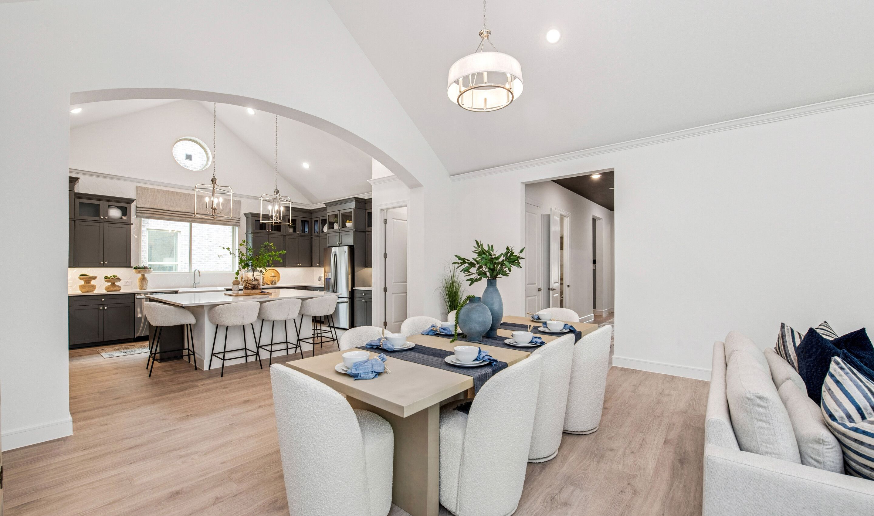 Dining area with striking archway to kitchen