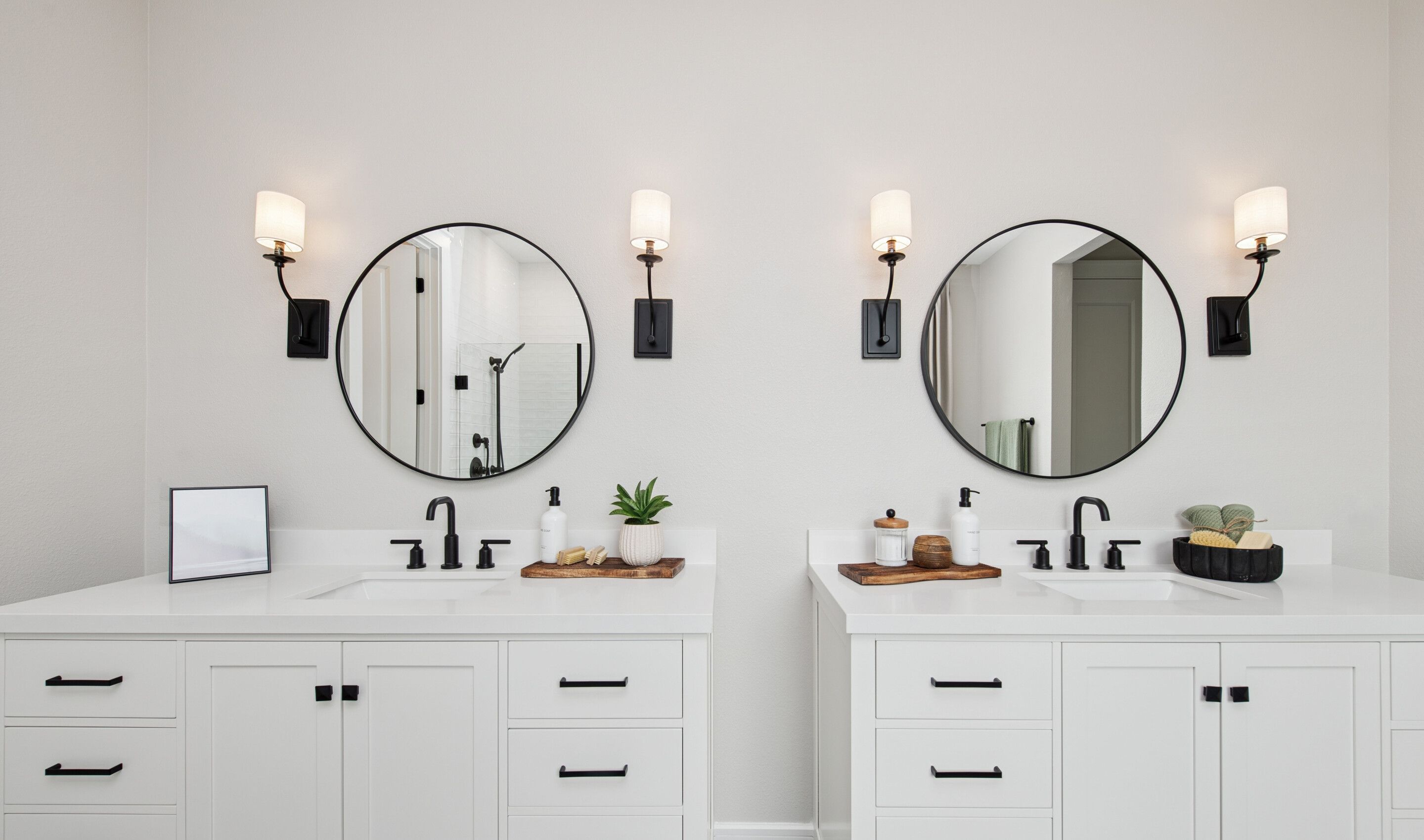Primary bath with freestanding vanity