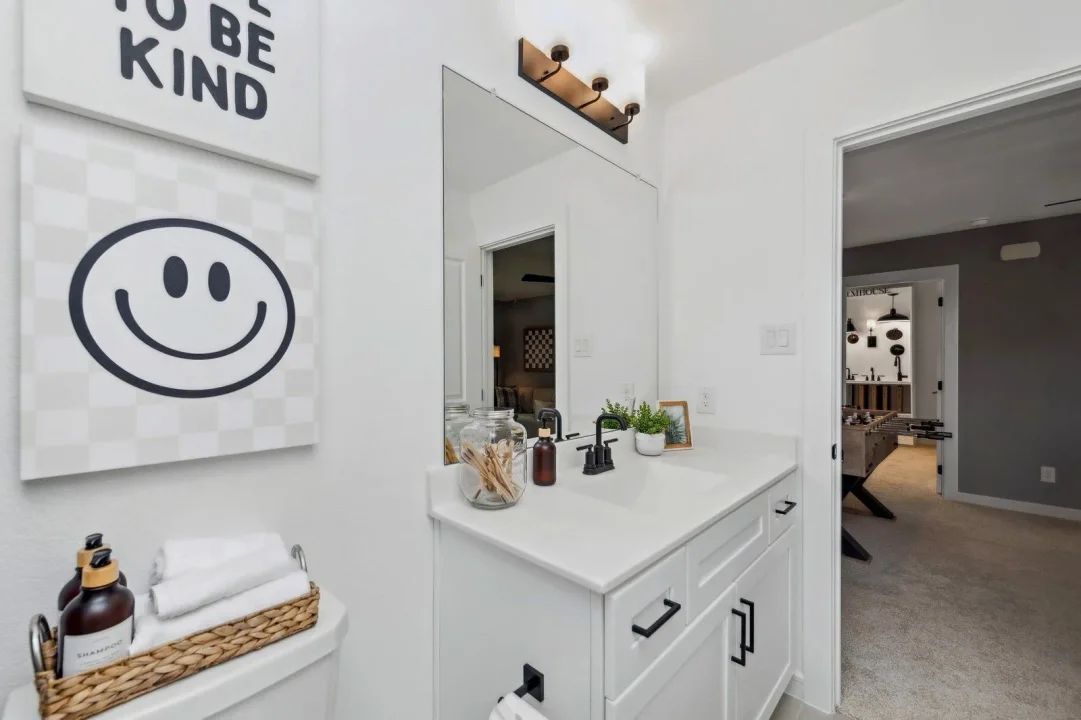Hall Bath 2