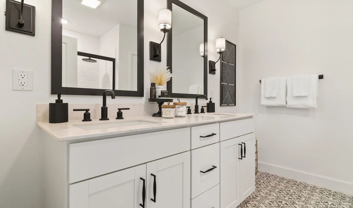 Primary bath with freestanding vanity