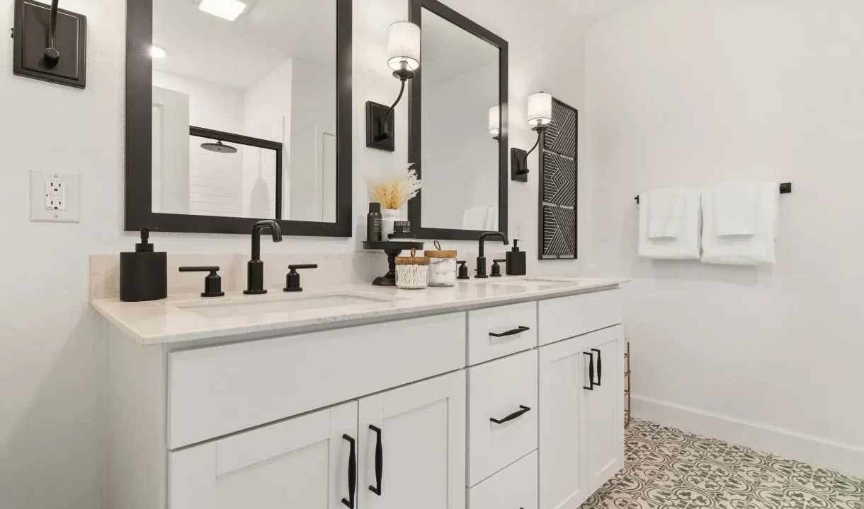 Primary bath with freestanding vanity
