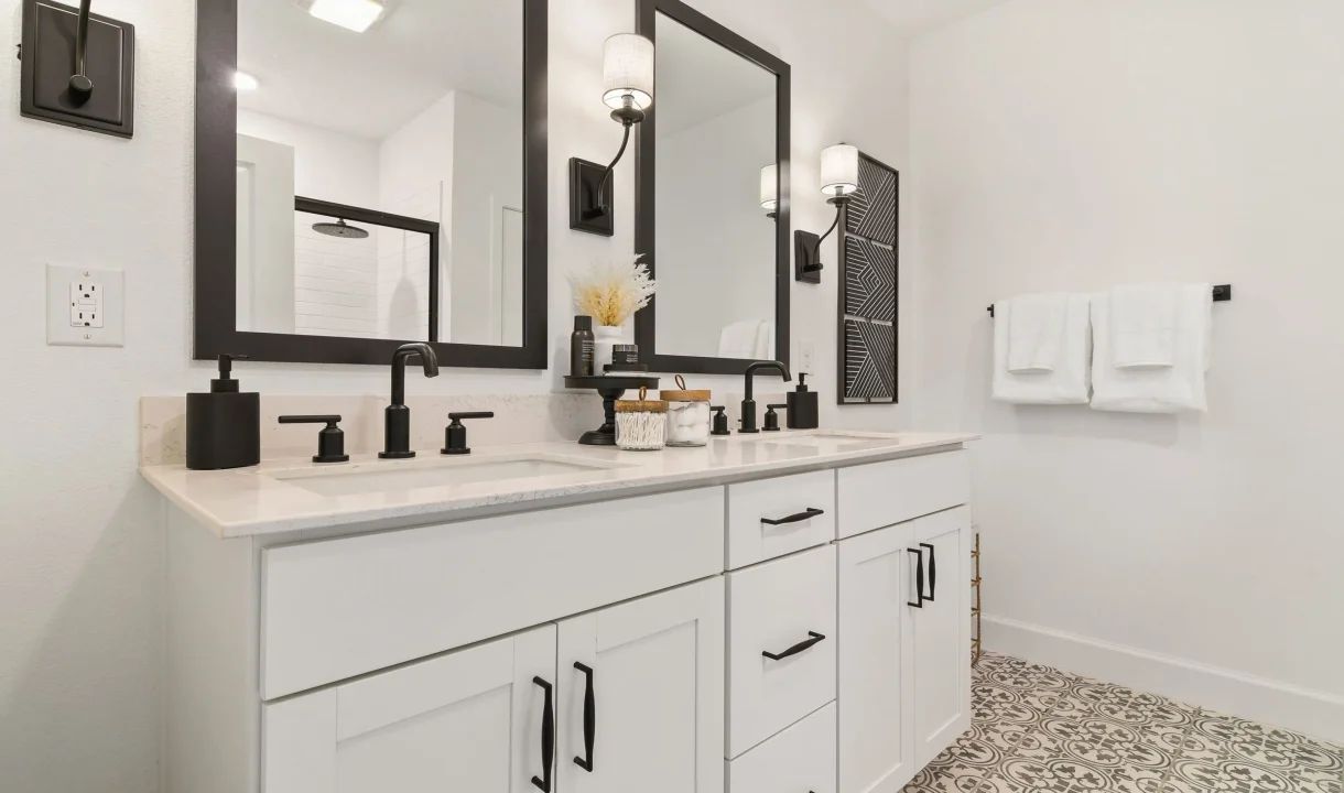 Primary bath with freestanding vanity
