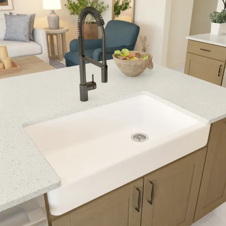 Kitchen with Farmhouse sink