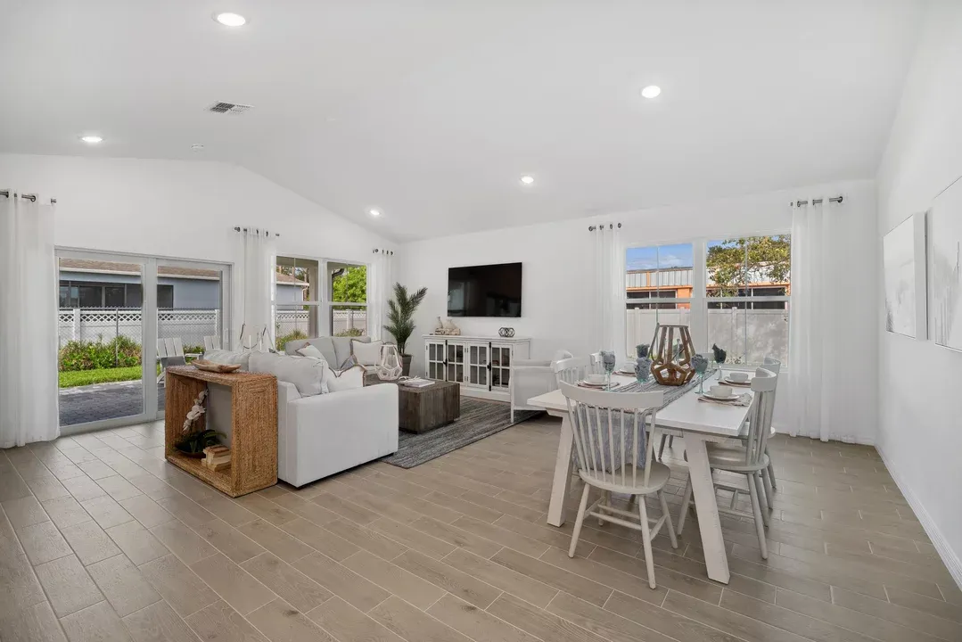 Open floorplan with high vaulted ceiling